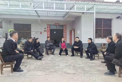 房县财政局到门古寺镇开展党的二十届四中全会精神宣讲暨“四百”活动