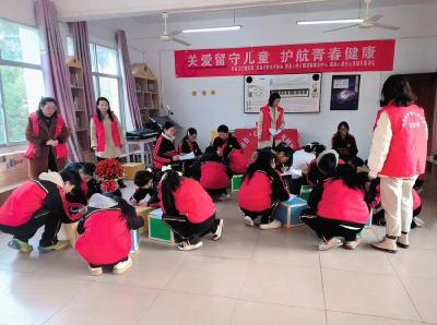 房县计生协开展“青春健康•关爱留守儿童”活动