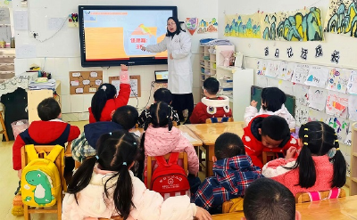 房县幼儿园:家长进课堂  携手护健康