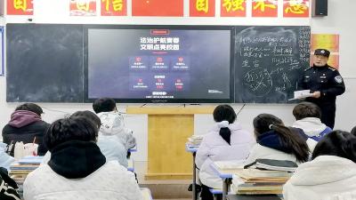 房县职业技术学校：法治护航助成长