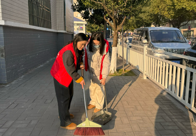房县东城小学：三尺讲台育桃李 一方街巷践文明