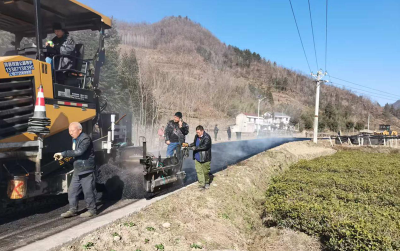 窑淮镇：灾后重建致富路 驻村帮扶暖民心