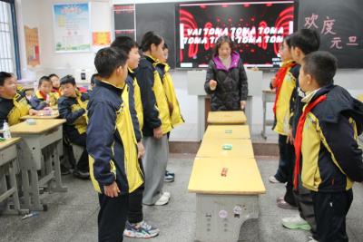 房县东城小学：欢声笑语迎元旦 童心飞扬贺新年