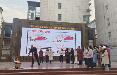 房县实验小学开展消防器材培训 筑牢冬季校园安全线