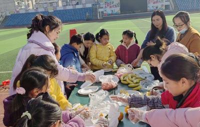 房县东城小学：指尖拼出甜 舞步跃出暖