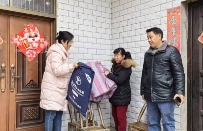 尹吉甫镇：寒冬送温暖 情系特困心