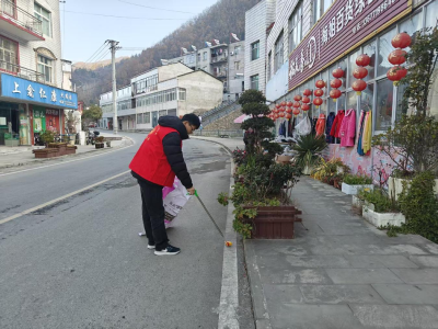 上龛乡周五村庄清洁日：汇聚志愿“微光”，守护一方净水青山