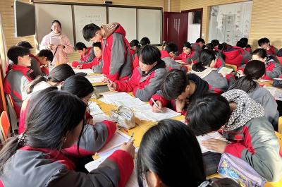 房县实验中学教联体：强能力转作风 精研课堂促提升