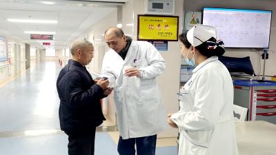 房县人民医院：拾金不昧暖人心 平凡岗位显美德