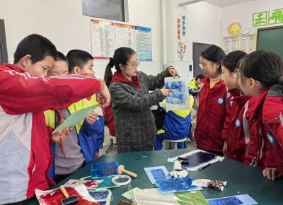 房县军店小学：非遗版画传薪火稚手巧思拓新章