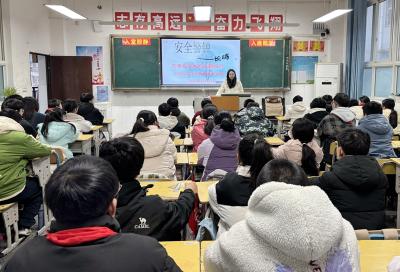 房县实验中学教联体：多举措筑牢安全防线 全方位护航校园安全