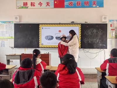 军店小学开展“全国交通安全日”主题活动