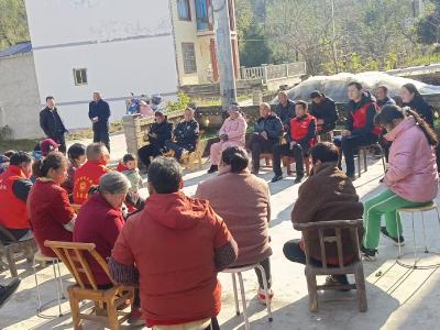 化龙司法所：“板凳课堂”进乡村 方言普法入民心