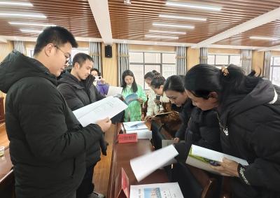 城关镇中心学校：观摩学习取真经 能力作风提质效