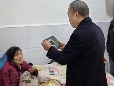 中国农业银行房县支行解老人社保卡之忧