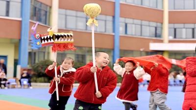 房县军店镇中心幼儿园：家园同乐庆元旦  龙马精神迎新年