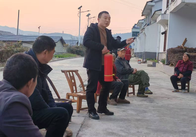 尹吉甫镇：户院会上话安全 贴心宣讲暖民心