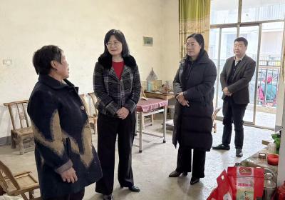 房县工商联：四送服务暖基层 公益捐赠护童心