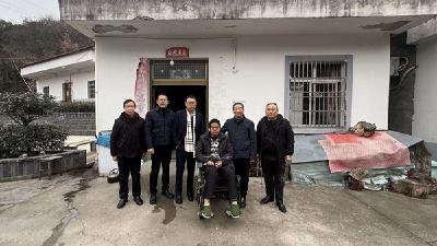 爱心企业家彭献华慷慨资助我县大山深处寒门学子