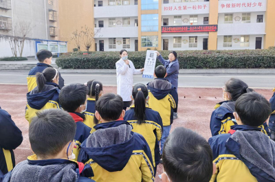 城关镇花宝小学: 眼科讲座为学生送上“睛”彩科普课