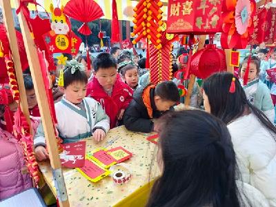 县实验小学成功举办“福马迎春诗词会”无纸化测试活动