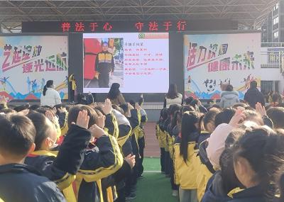 房县东城小学：普法于心 守法于行