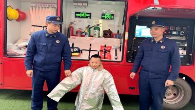 房县城关镇第二幼儿园：消防安全伴成长 萌娃致敬火焰蓝