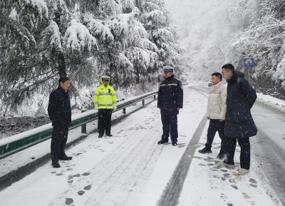 野人谷镇：以“心”焕“新”迎元旦  以“动”制“冻”保畅通