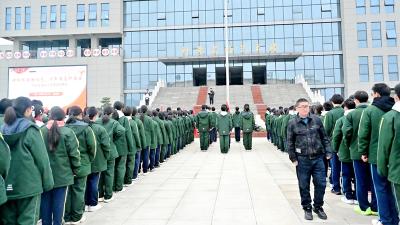 房县第一中学：诗经校园融体艺  少年有志护国安