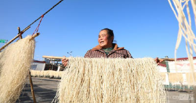 湖北房县：手工红薯粉 促进农民增收