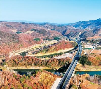 湖北房县:路网畅通助力乡村振兴