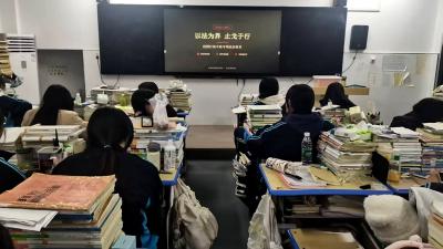 房县职业技术学校：法治伴我行  共筑安全梦