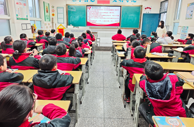 房县实验小学：宪法晨读润童心 法治教育伴成长