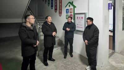 门古中学：开展夜间消防检查 筑牢校园安全防线
