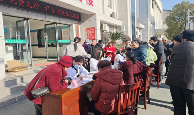 尹吉甫镇：专家义诊护安康 服务群众零距离