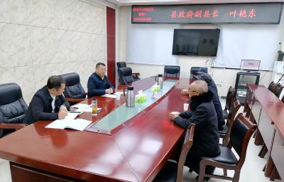 叶艳东到县信访局接待来访群众