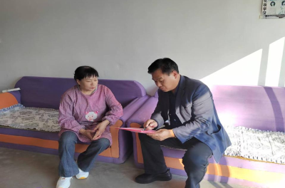 脚下有泥土 心中有群众——城关镇桃园社区挂职干部刘绍波