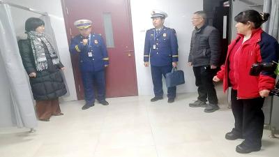 房县消防救援大队、房县职业技术学校：消防突击检查  护航校园平安