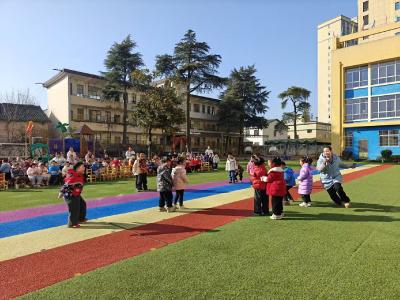 趣味游戏守规则 快乐成长伴童年——城关镇第二幼儿园幼儿户外规则游戏评比活动圆满落幕