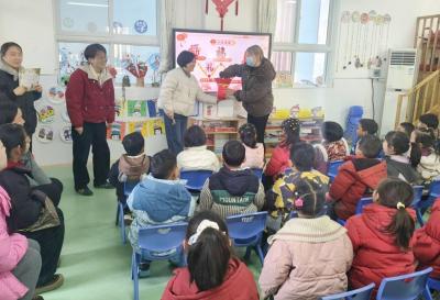 城关镇中心幼儿园：家园聚力共见证 童心满载收获归