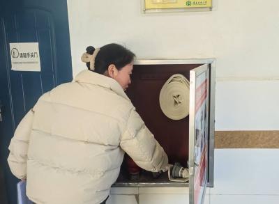 房县东城小学：消防用电双排查 筑牢校园安全线