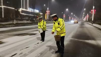 房县积极应对本轮低温雨雪冰冻天气 全力筑牢安全防线