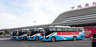 房县人社部门免费接送外出务工人员返乡就业创业