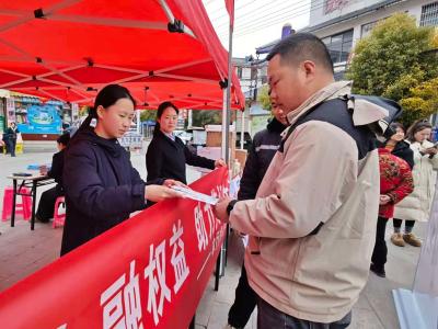 房县农行为群众提供优质金融服务