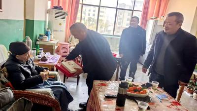 房县职业技术学校：情暖新春 关爱同行