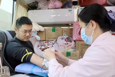 房县人民医院：白衣献热血筑牢春节血源防线
