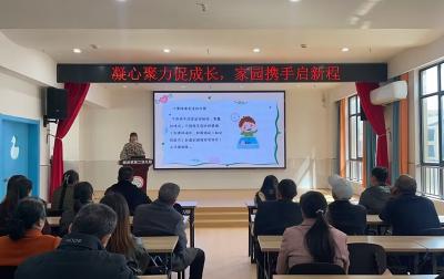 城关镇第二幼儿园：家园同心共护航 分段育儿促成长