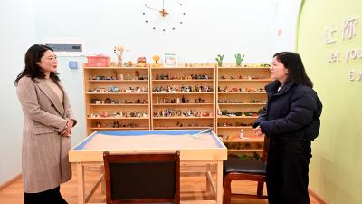 市创文办检查房县第一中学心理健康教育工作