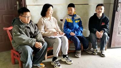 房县窑淮学校：温情家访路 共育助成长