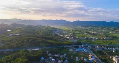 谢晓鸣主持召开县委党的建设和人才工作领导小组会议